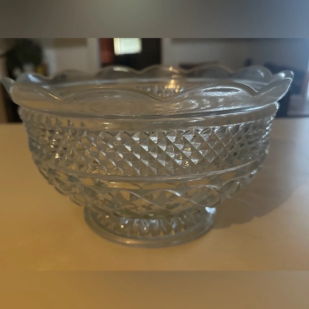 Vintage 1960’s Anchor Hocking Wexford 10" Footed Bowl - Picture 3 of 8